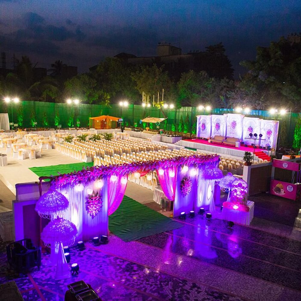 The Club Emerald Chembur 48/51