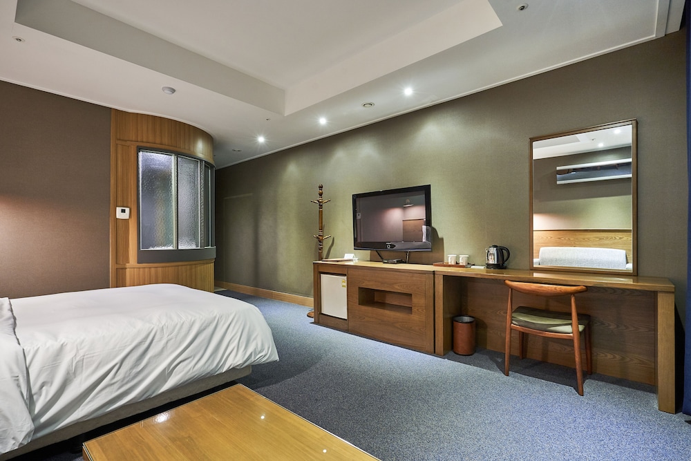 The Koryo Hotel 14/58