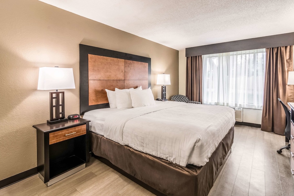 Quality Inn Pensacola, FL 13/36