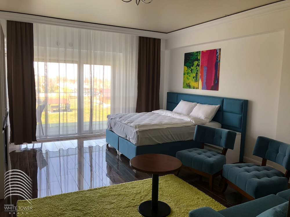White Tower Mamaia 8/32