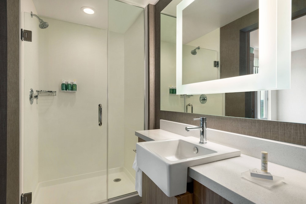 Springhill Suites Milwaukee West Wauwatosa 18/50
