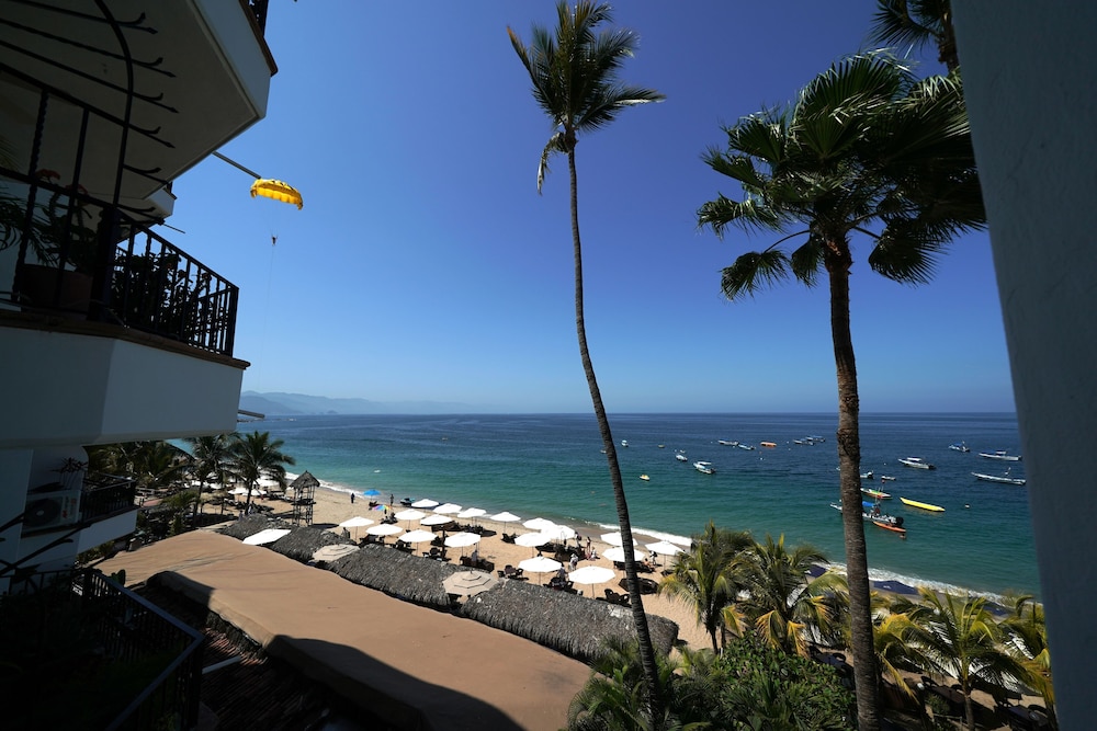 Emperador Vallarta Beachfront Hotel and Suites 49/74