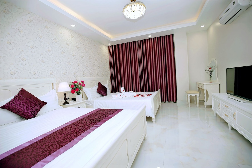 DELUXE, TWIN BEDS, BALCONY