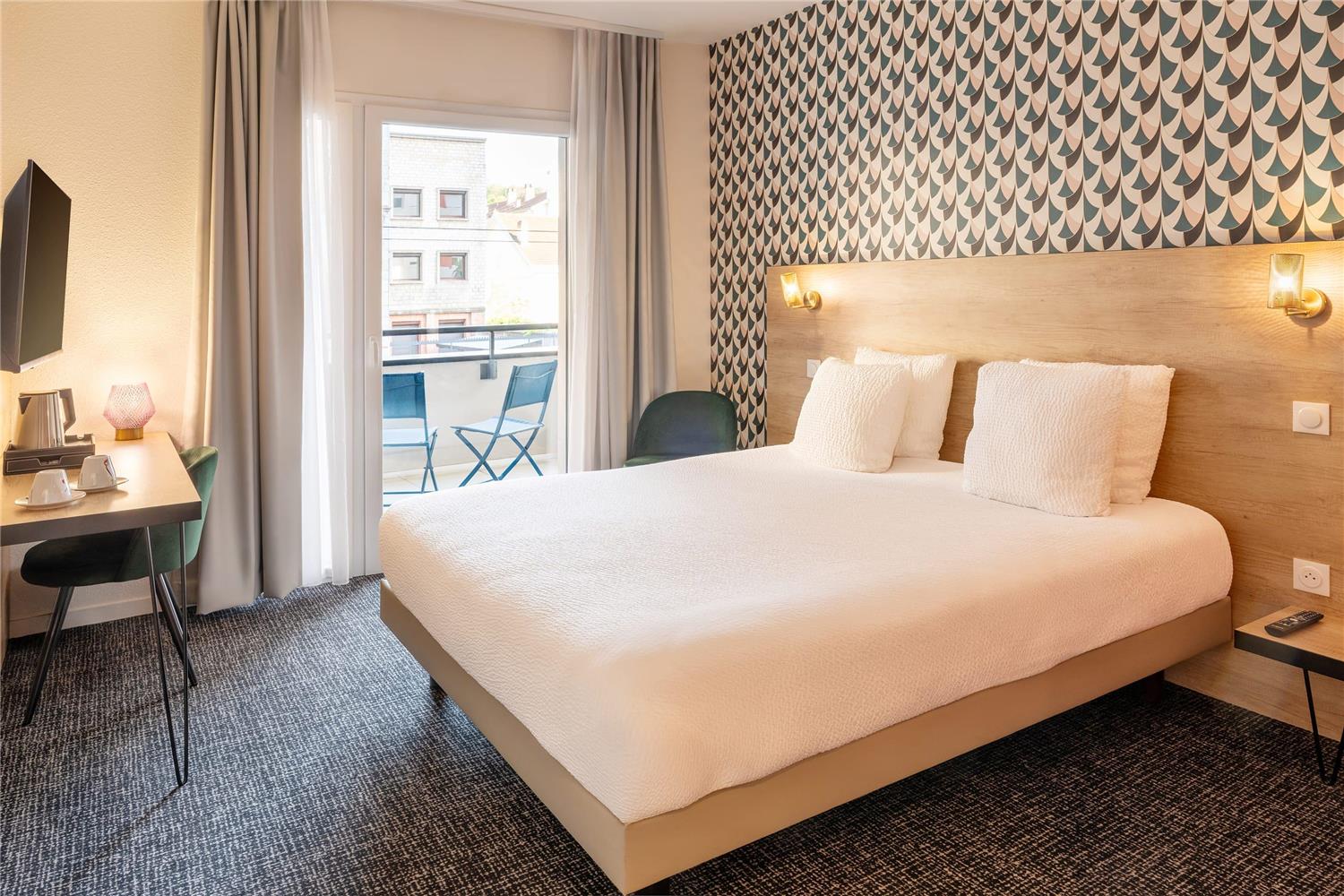 Standard, Queen Bed, Street View