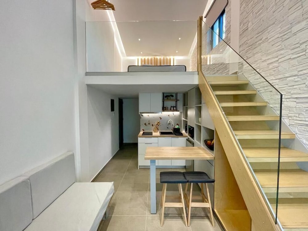 Aelia Suites 53/63