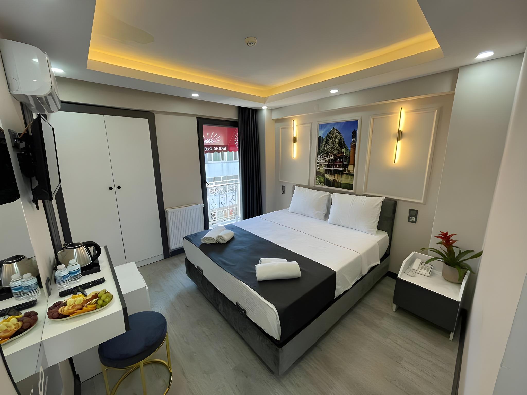 Comfort Quadruple Room , 1 Queen Bed and 2 Twin Beds