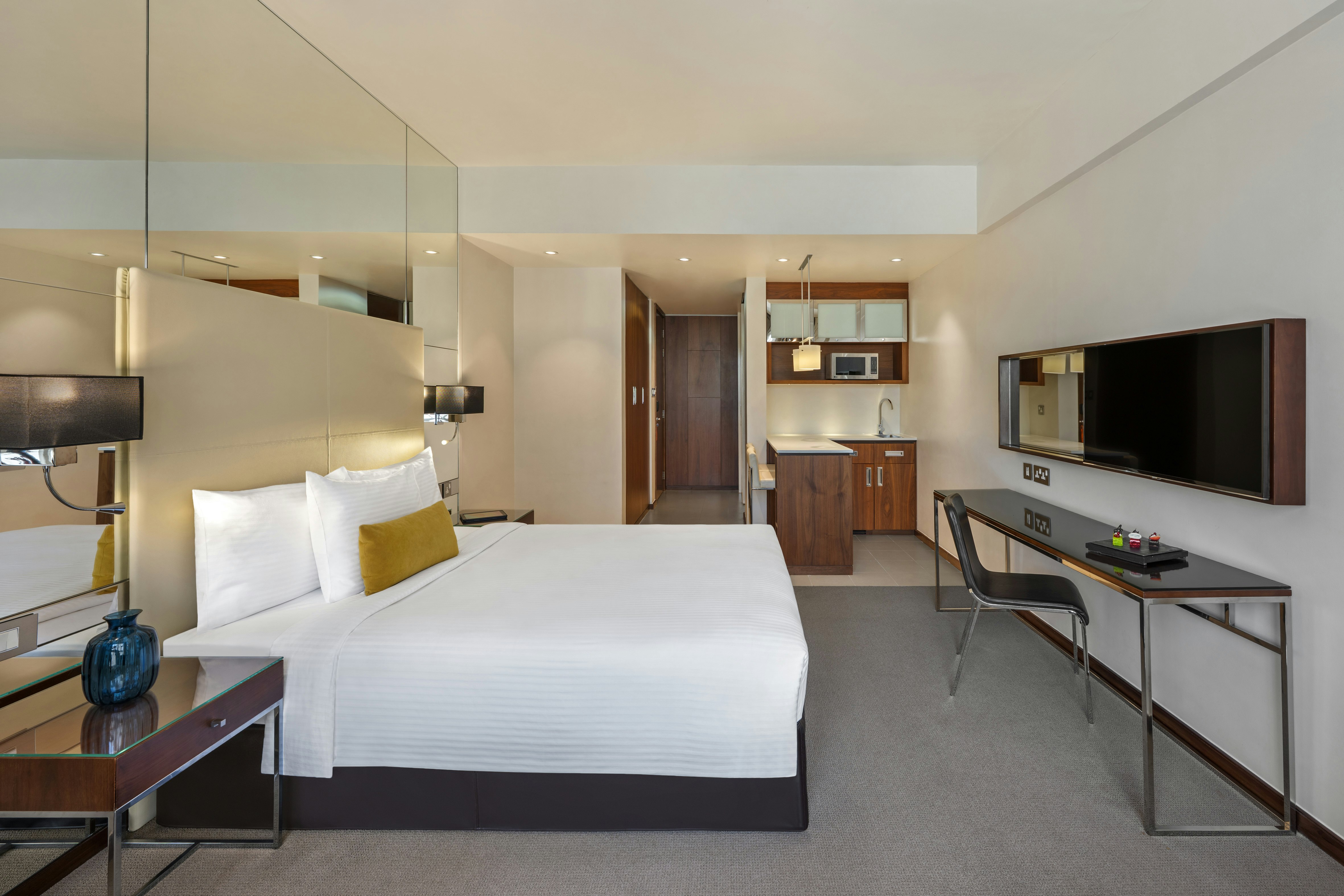 Centro, Queen Bed