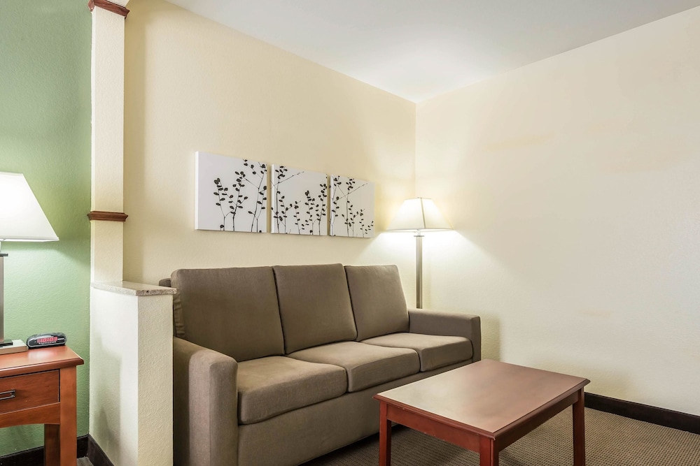 Sleep Inn & Suites University Shands 28/47