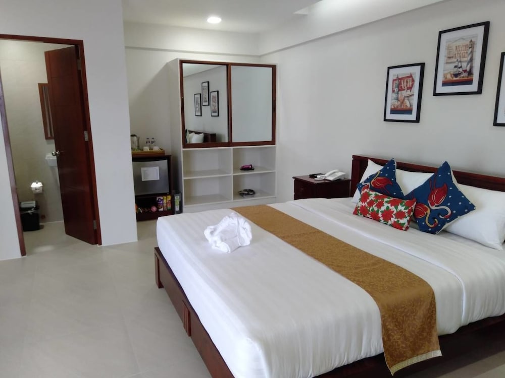 JUNIOR SUITE, KING BED, BEACH VIEW