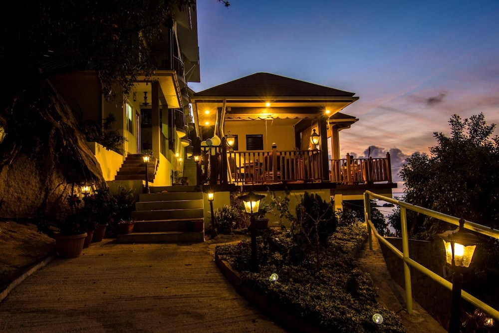 Treasure Cove Hotel 7/58