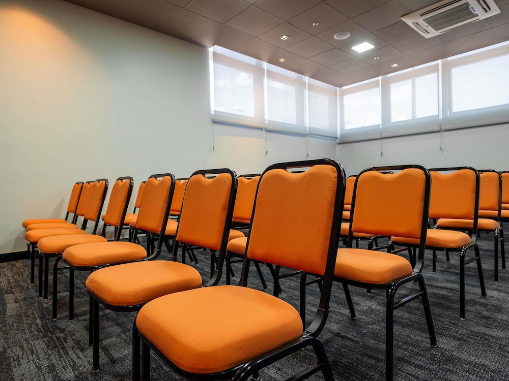 Ibis Porto Alegre Assis Brasil 70/74