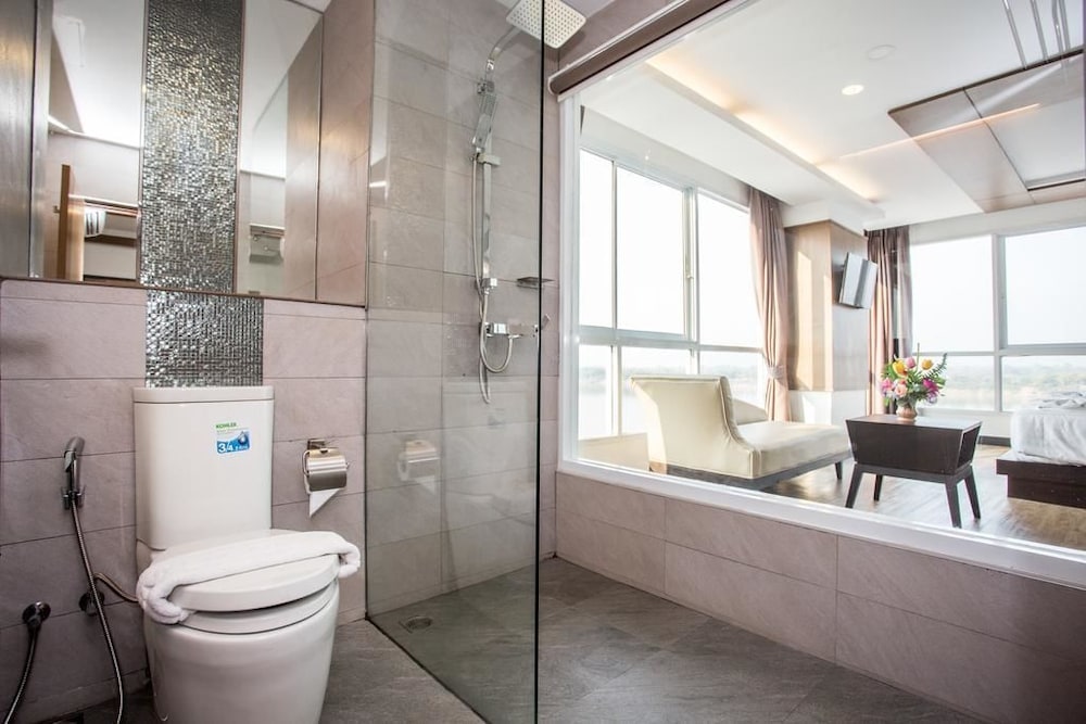 Blu Hotel Nakhon Phanom 31/35