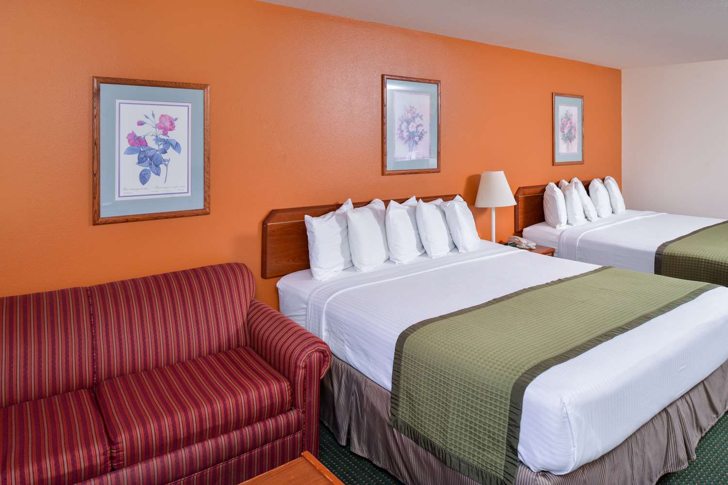 Travelodge Suites By Wyndham Newberg 16/60