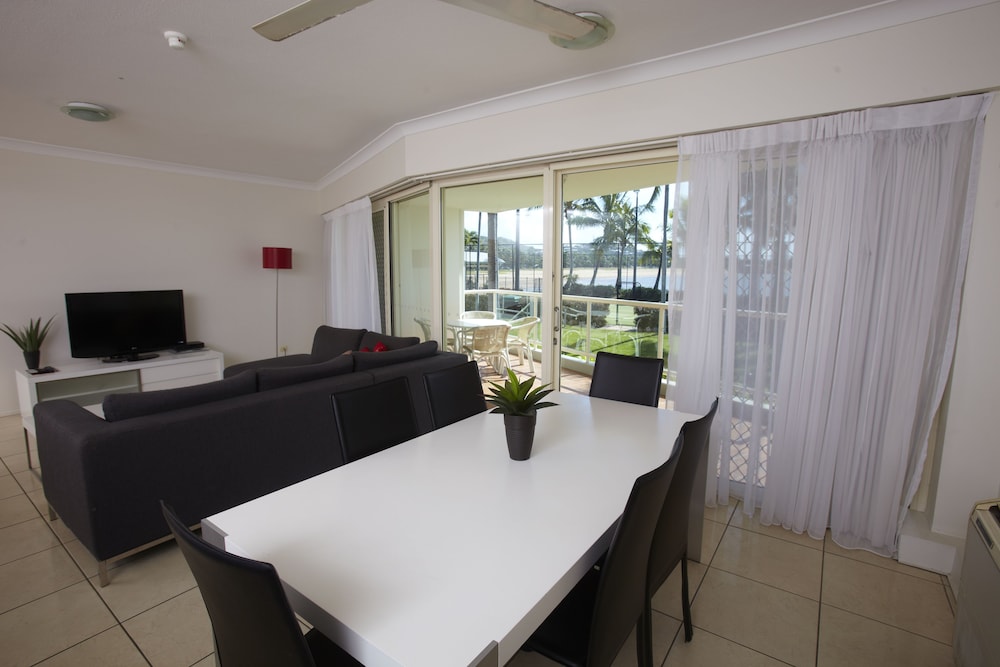 MARINERS NORTH HOLIDAY APARTMENTS 49/77