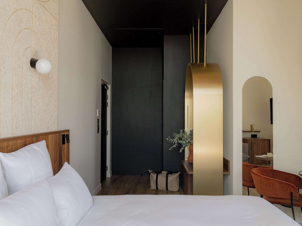 DELUXE, DOUBLE BED