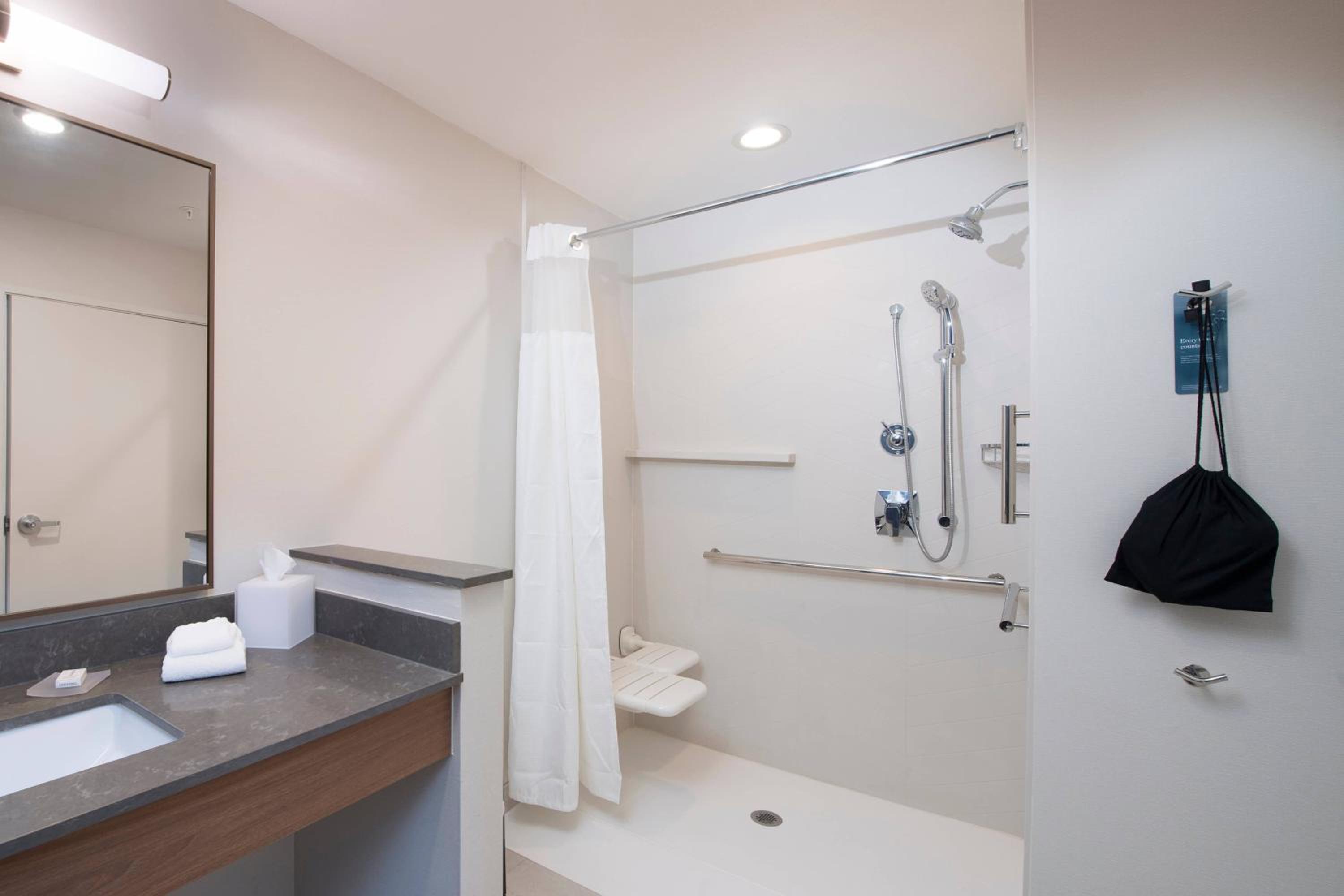 غرفة بسرير كينج بحوض استحمام لذوي الإعاقة، Fairfield Inn Charlotte Gastonia 3/4