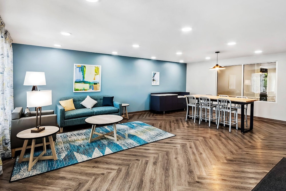 WoodSpring Suites Sumter near Shaw AFB 34/60