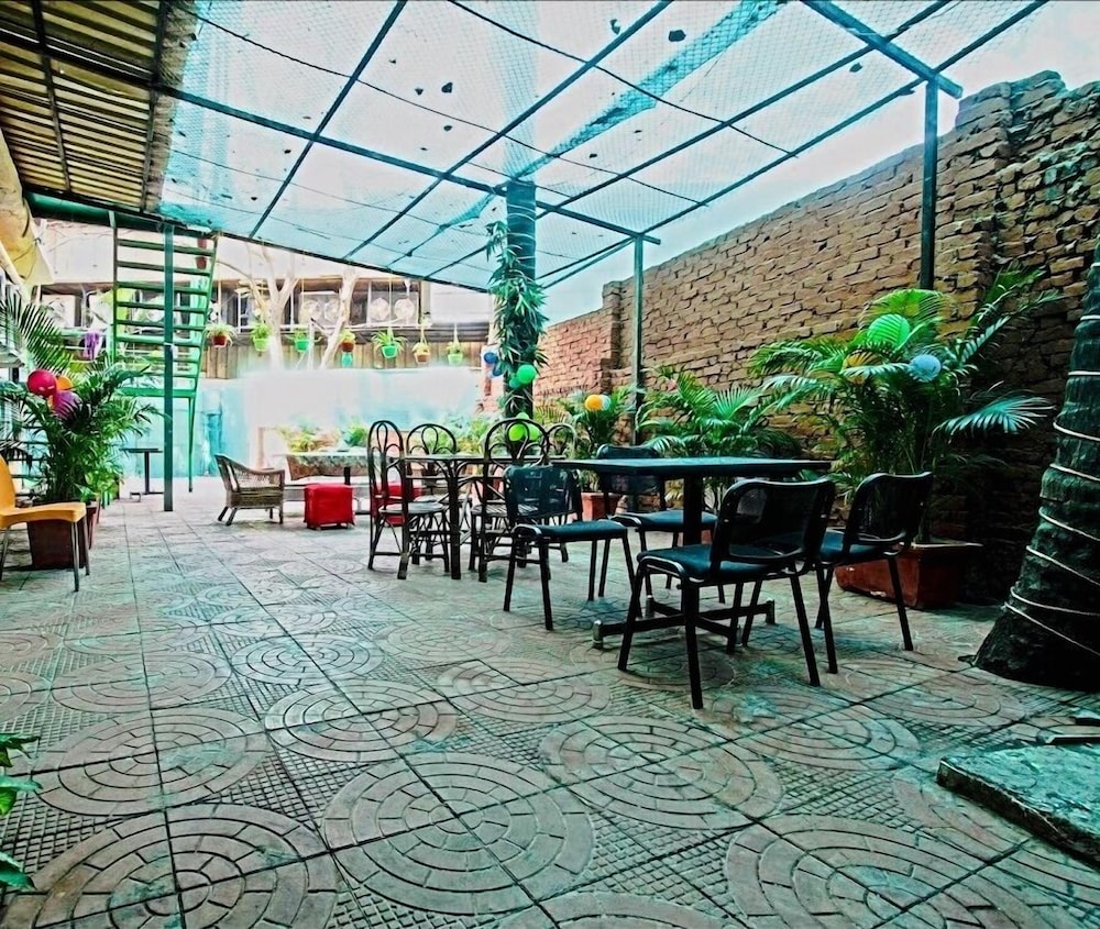 Oyo 15732 Qubestay Airport 33/35
