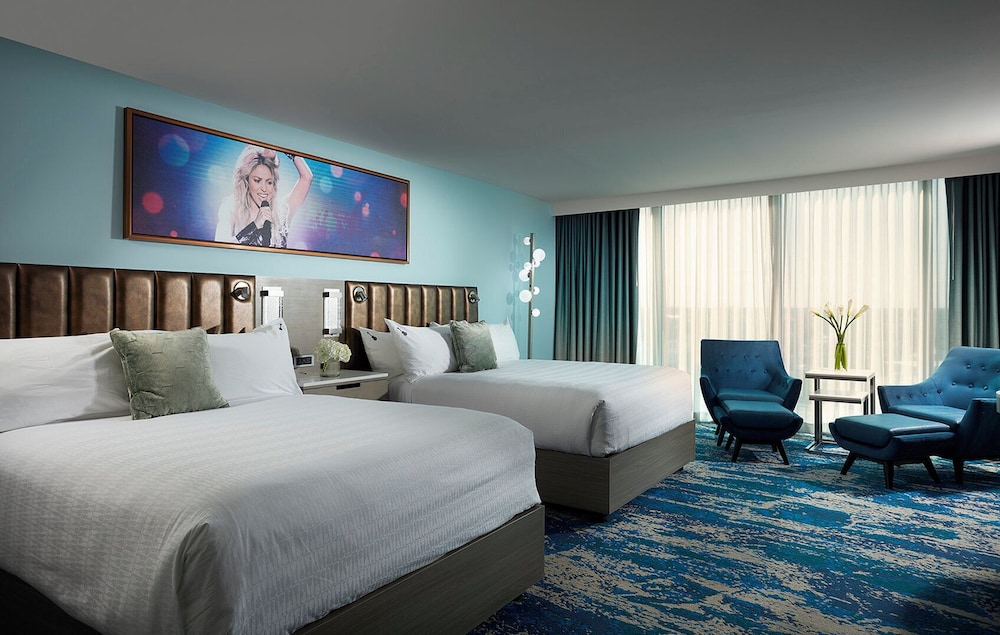 Room, 2 Queen Beds, City View