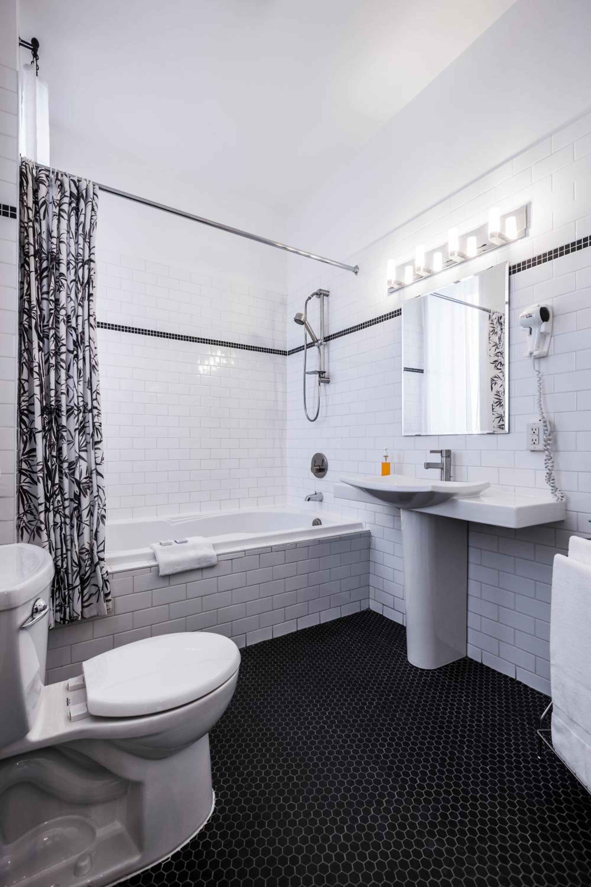 Hotel Chateau de l Argoat 48/50