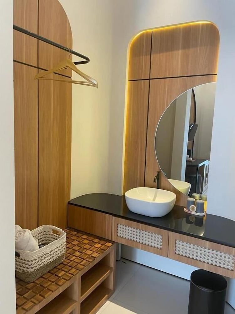 Hotel Besar Purwokerto 50/50