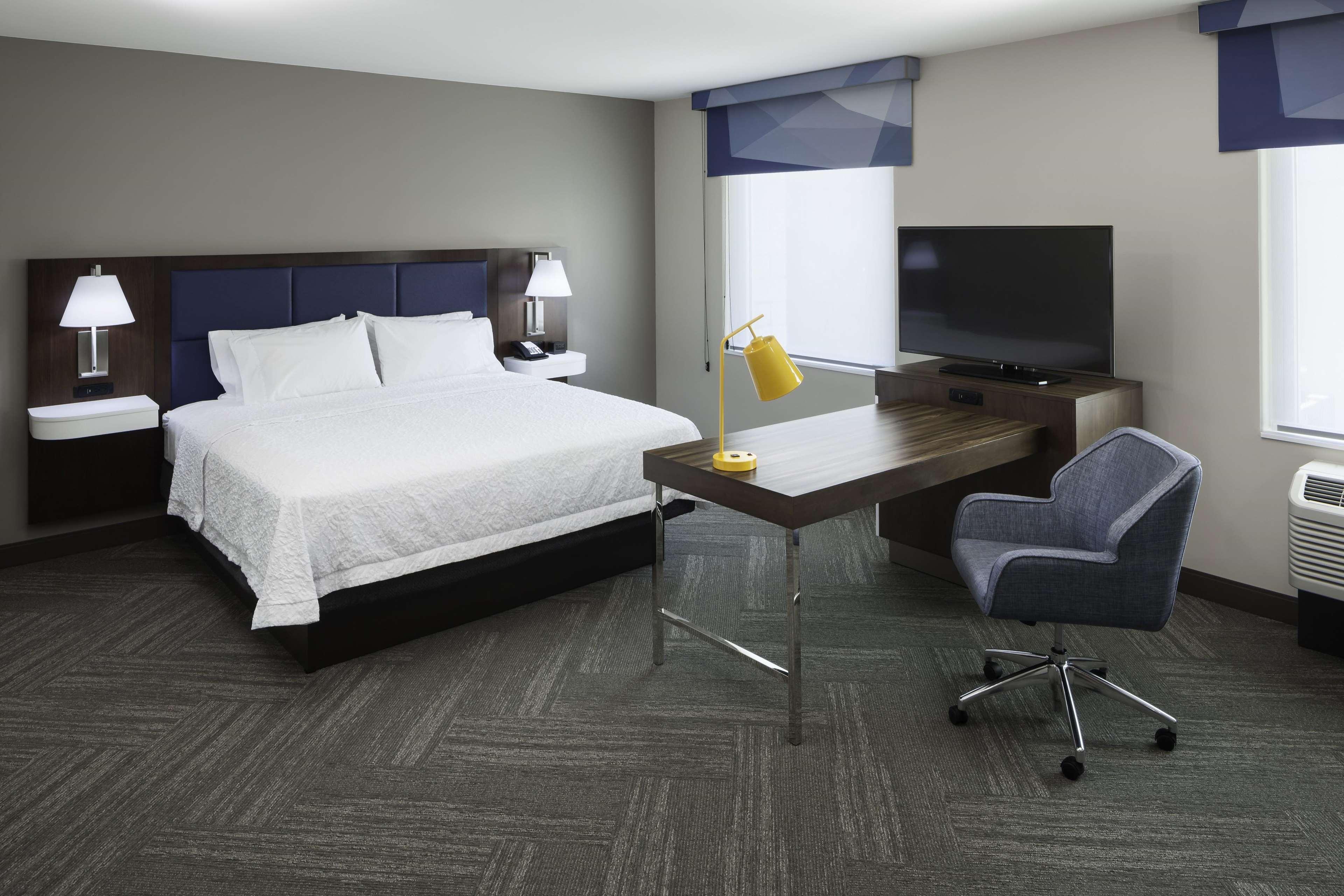STUDIO, KING BED, SOFA, ACCESSIBLE