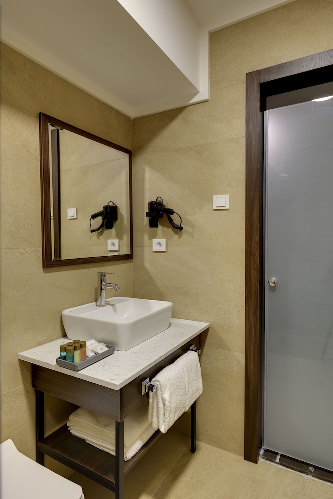Leo Suites Hotel 37/37