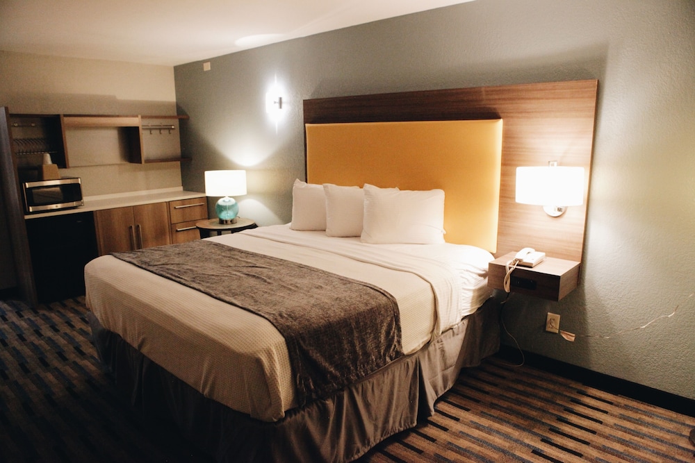 All Seasons Inn & Suites 8/41