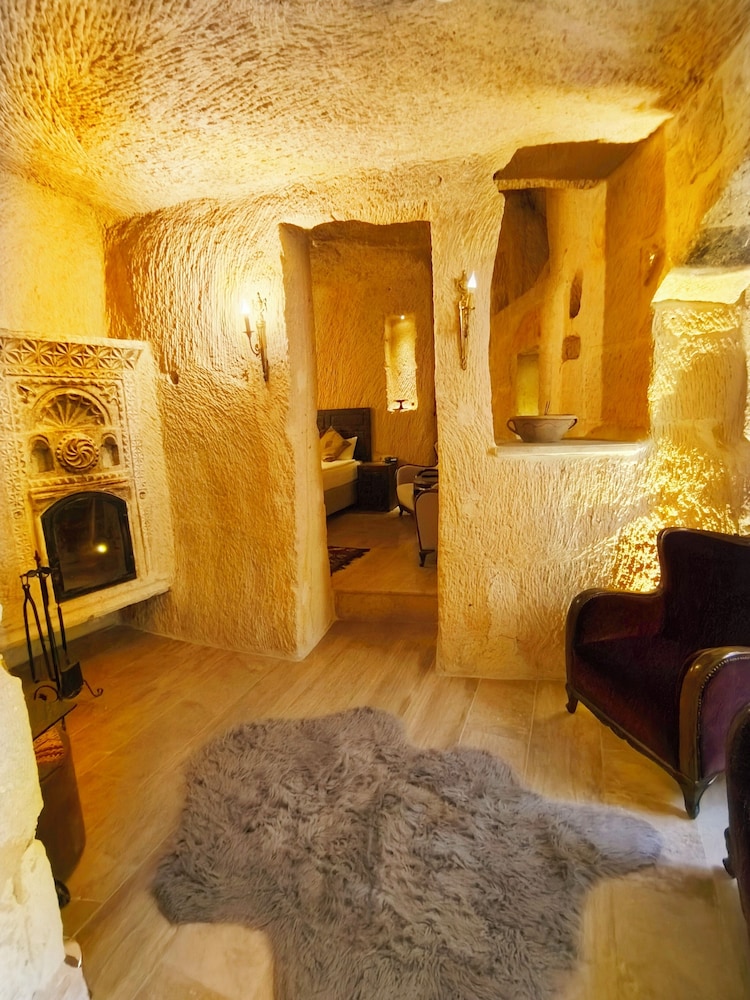 Acropolis Cave Suites 23/50