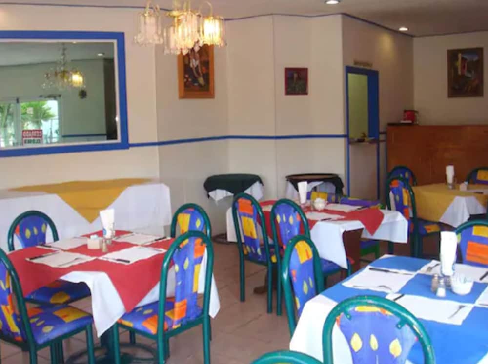Hotel Pueblito Inn 35/45