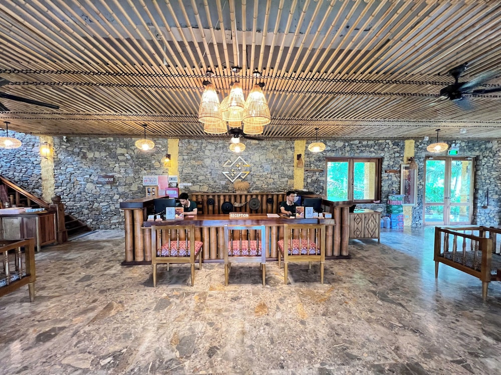 Mai Chau Hideaway Lake Resort 5/72