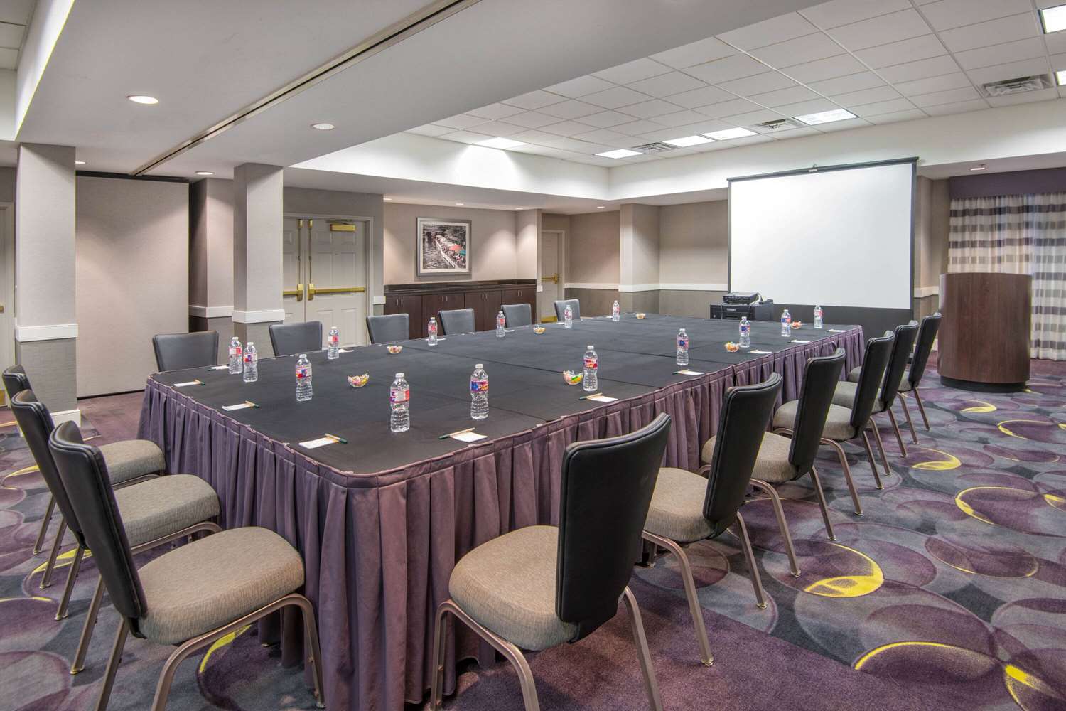 La Quinta Inn & Suites by Wyndham San Antonio Riverwalk 41/53