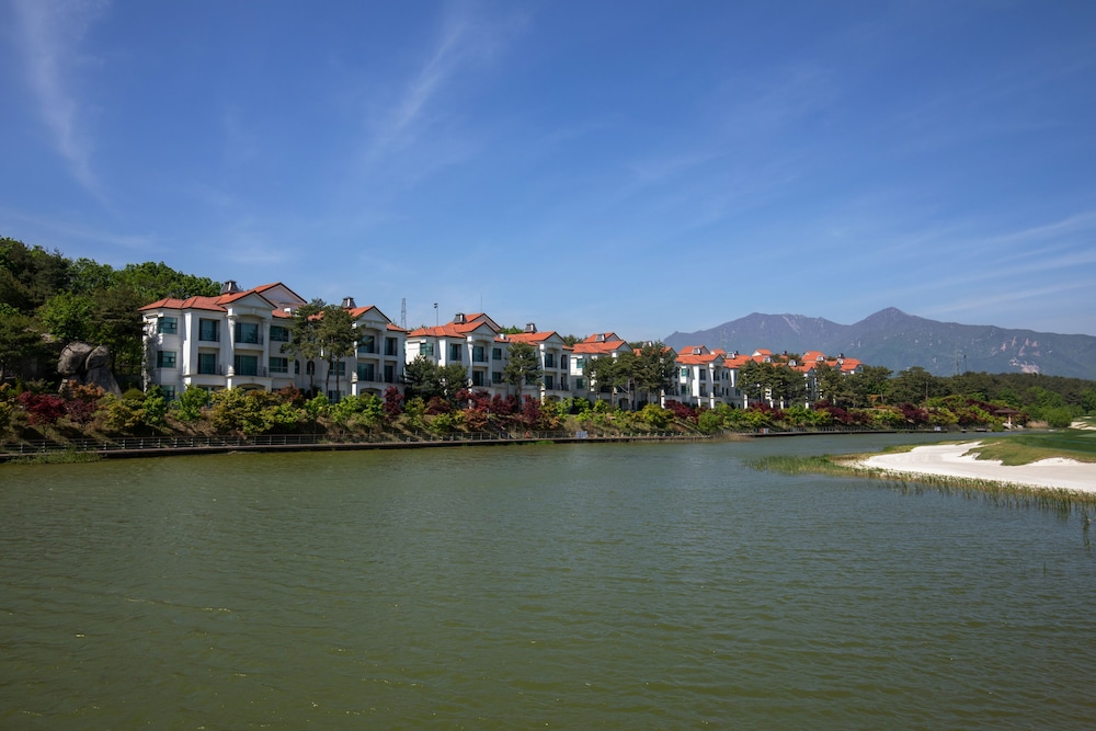 PINE RIDGE RESORT 34/47