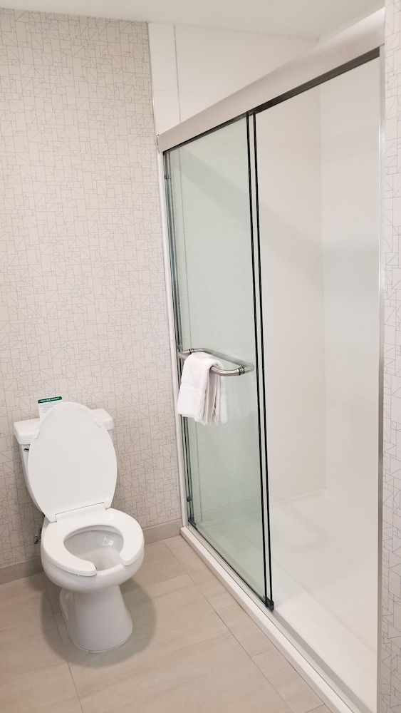 Holiday Inn Express And Suites Lake Forest 24/55
