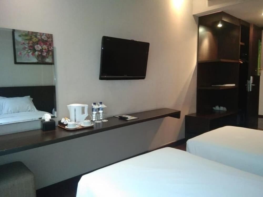 Oasis Siliwangi Sport Hotel 8/48