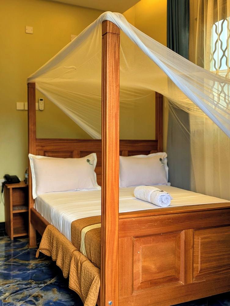 ROOM, DOUBLE BED