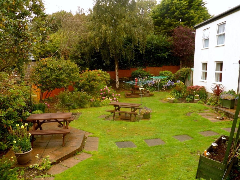 Strathallan Guest House 44/50