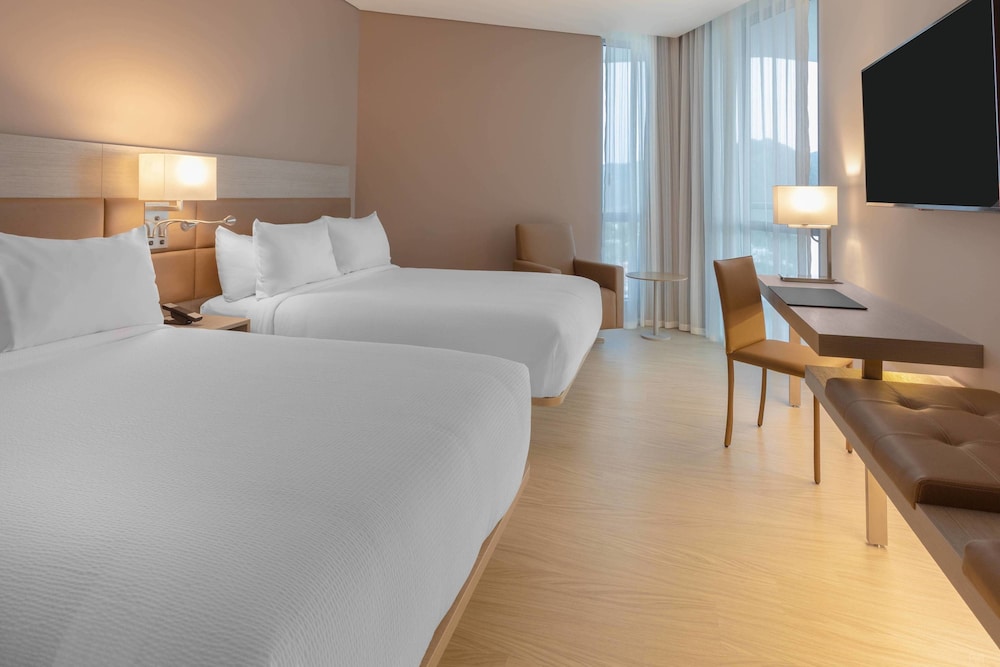 AC Hotel by Marriott Santa Marta 14/65