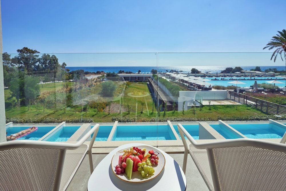 Gennadi Grand Resort 72/84