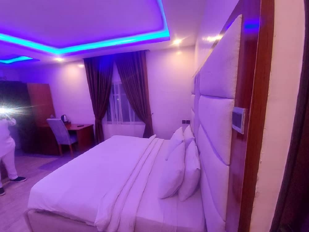 Entry Point Hotel 12/49