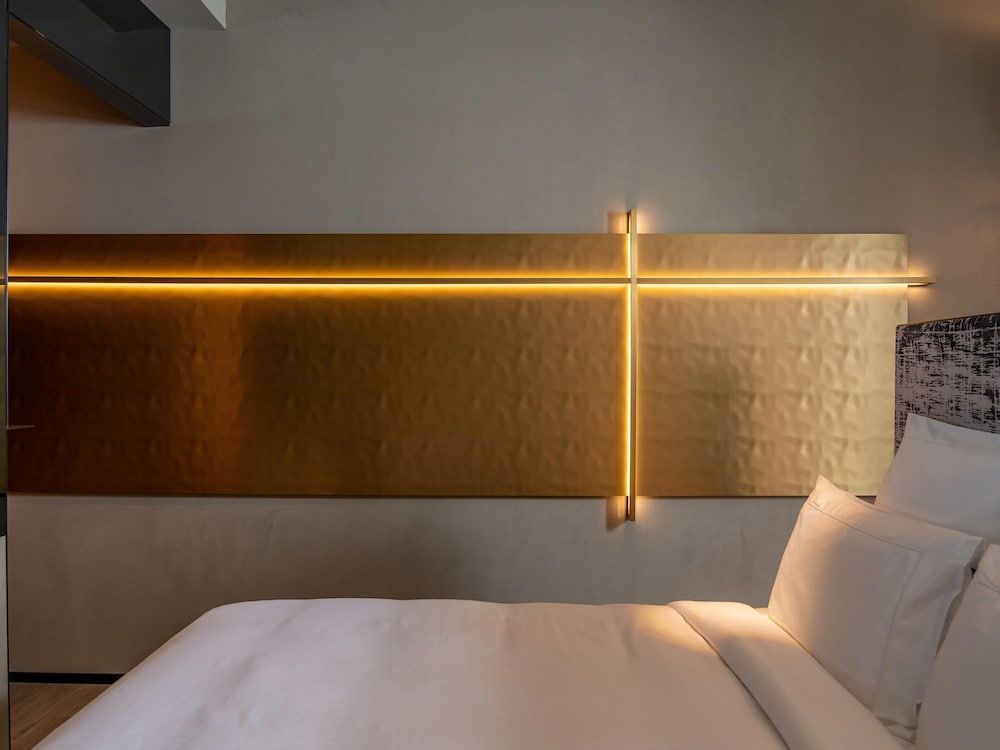 غرفة سوبيريور بسرير كينج، The Emporium Plovdiv MGallery Hotel Collection 3/7