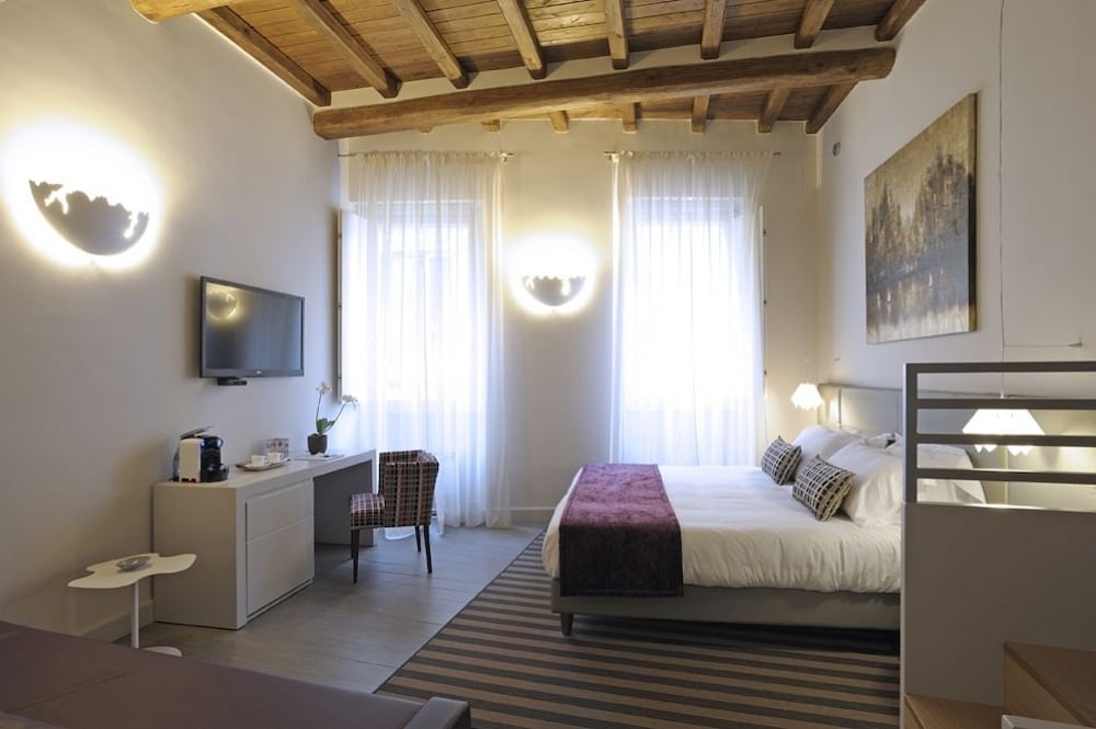 Trevi Palace Luxury Inn 10/54