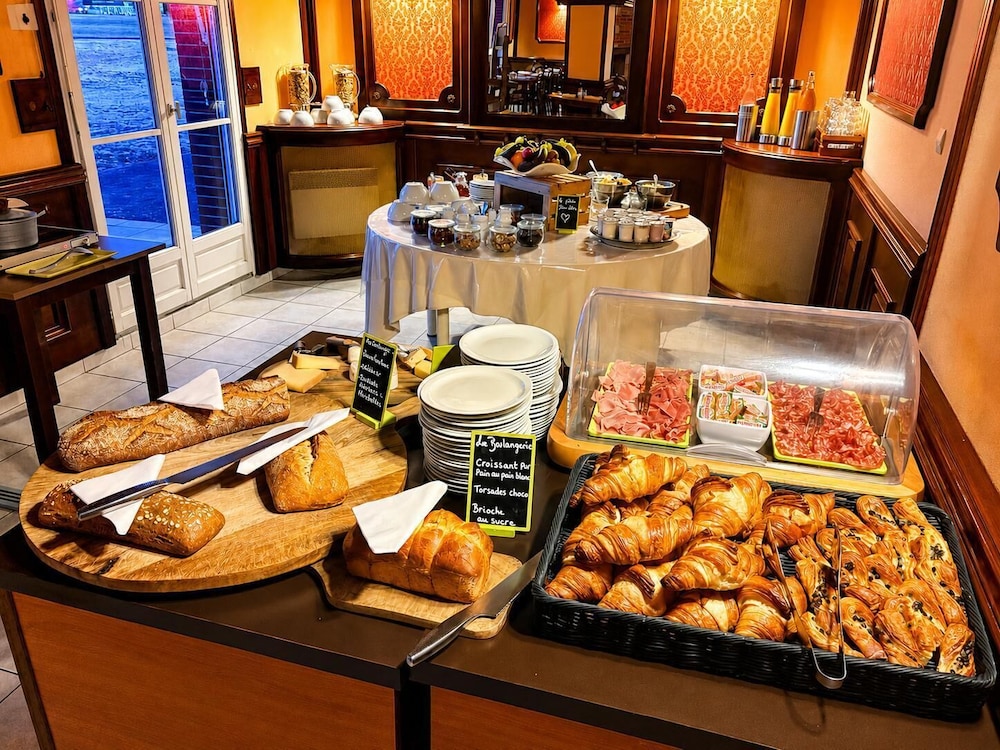 Logis Hotel Sully Le Château 16/49