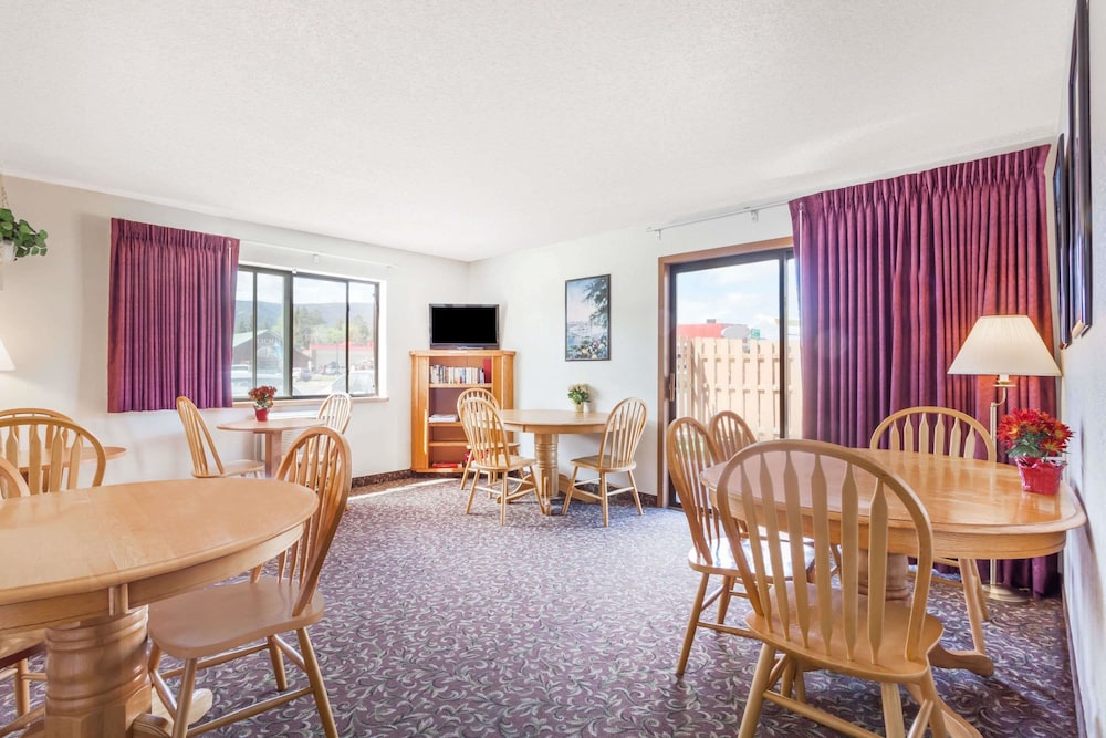 Super 8 by Wyndham Livingston Yellowstone 35/51