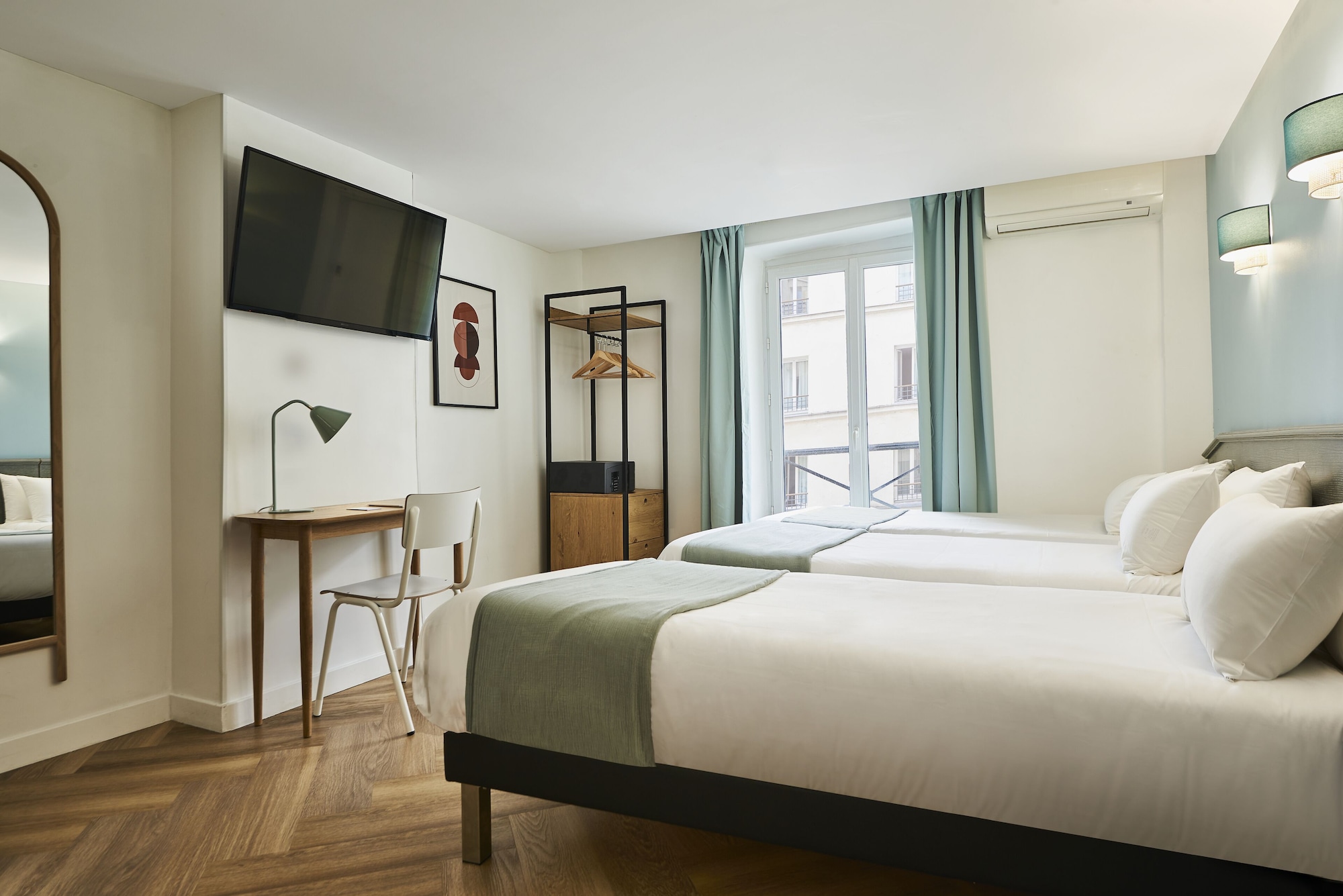 ROOM, TRIPLE