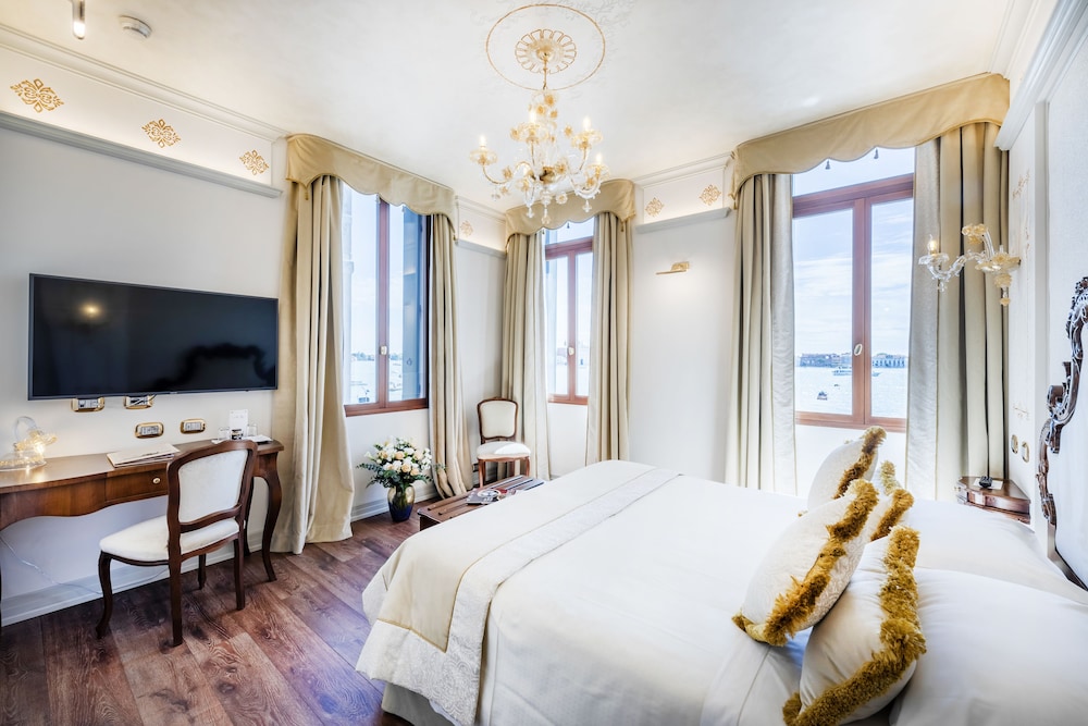 Hotel Monaco & Grand Canal 11/50