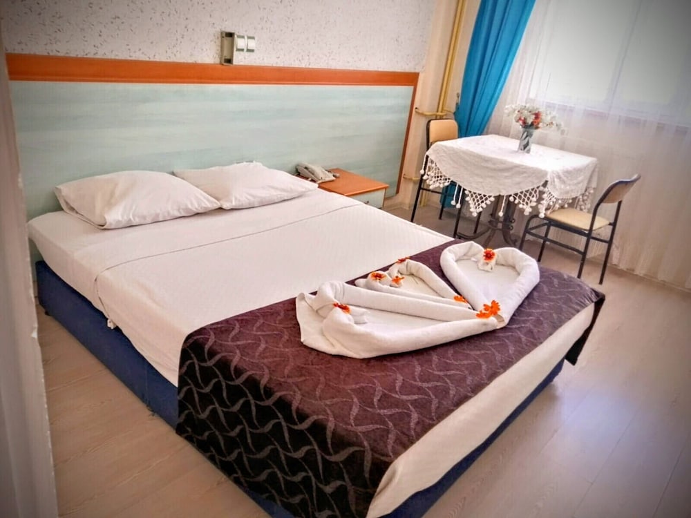 Uyum Hotel 6/24