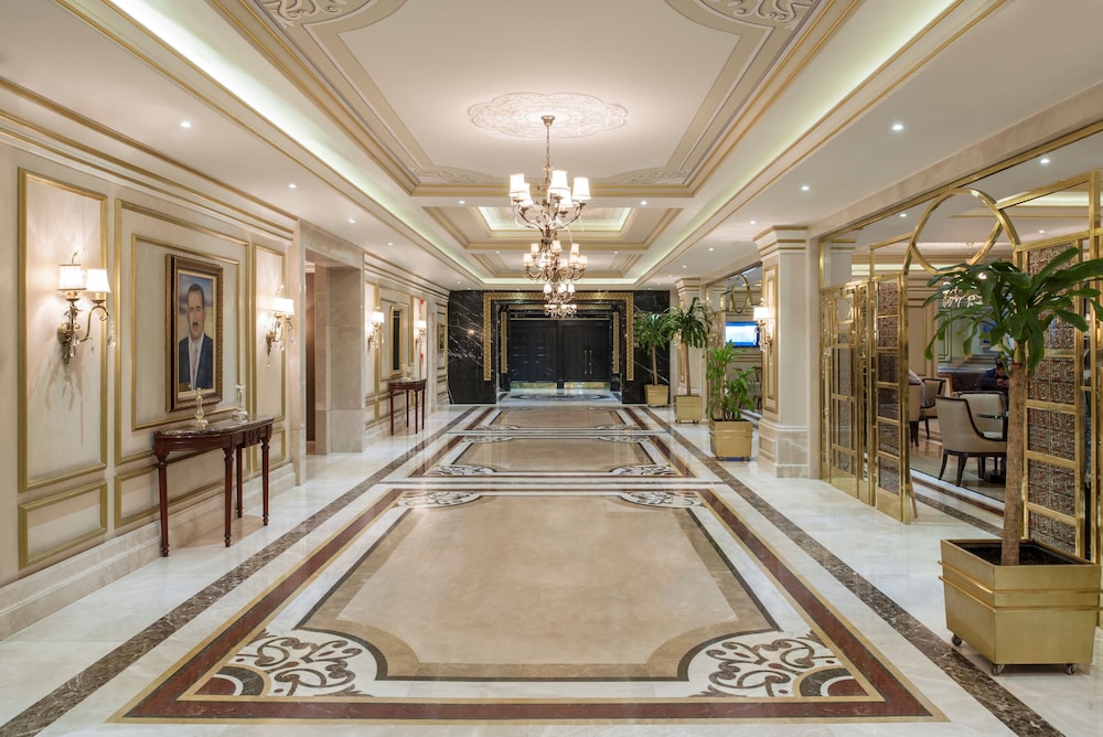 Lobby at Elite World Van Hotel, VAN