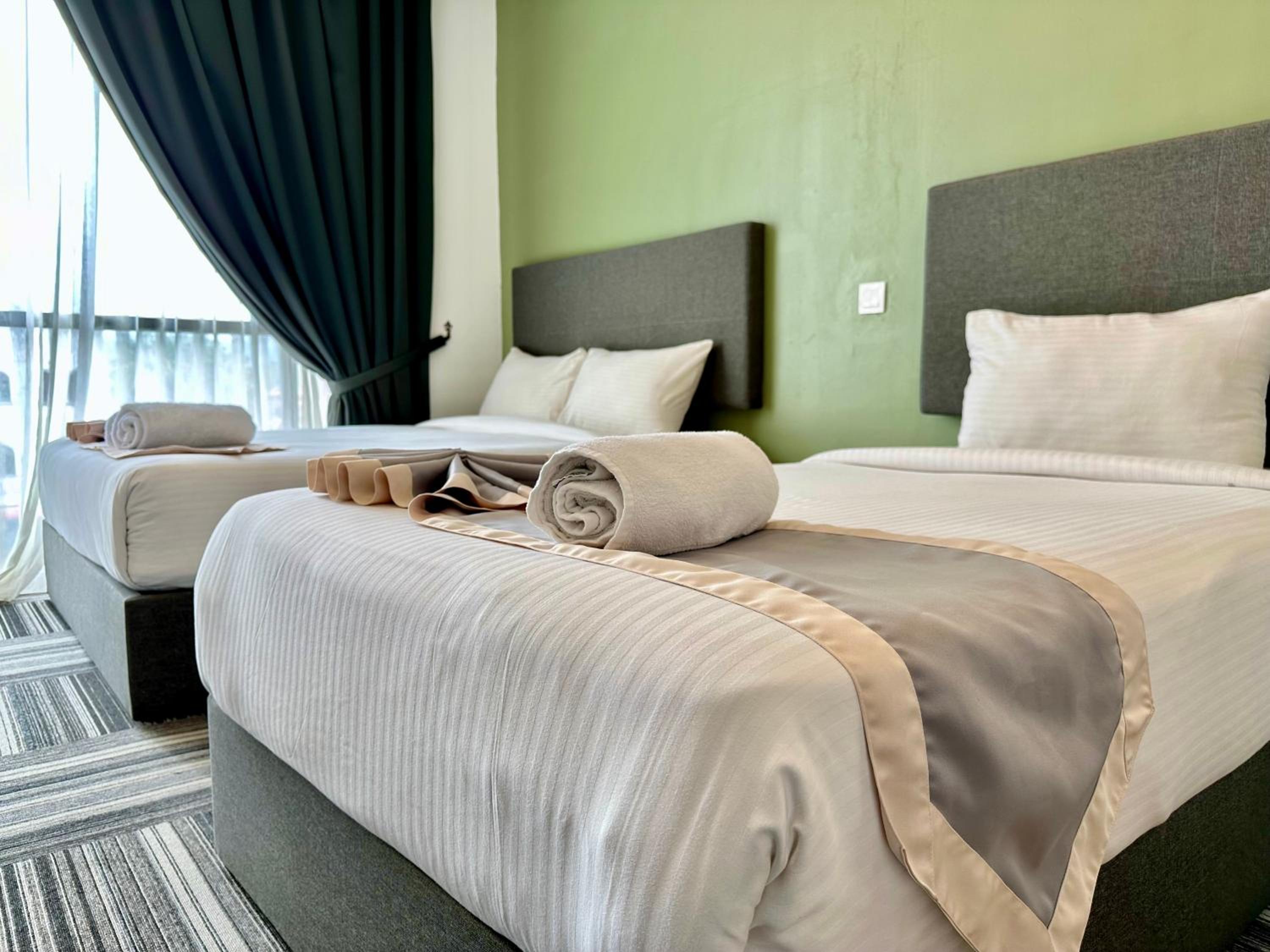 Room, Triple, Single Bed