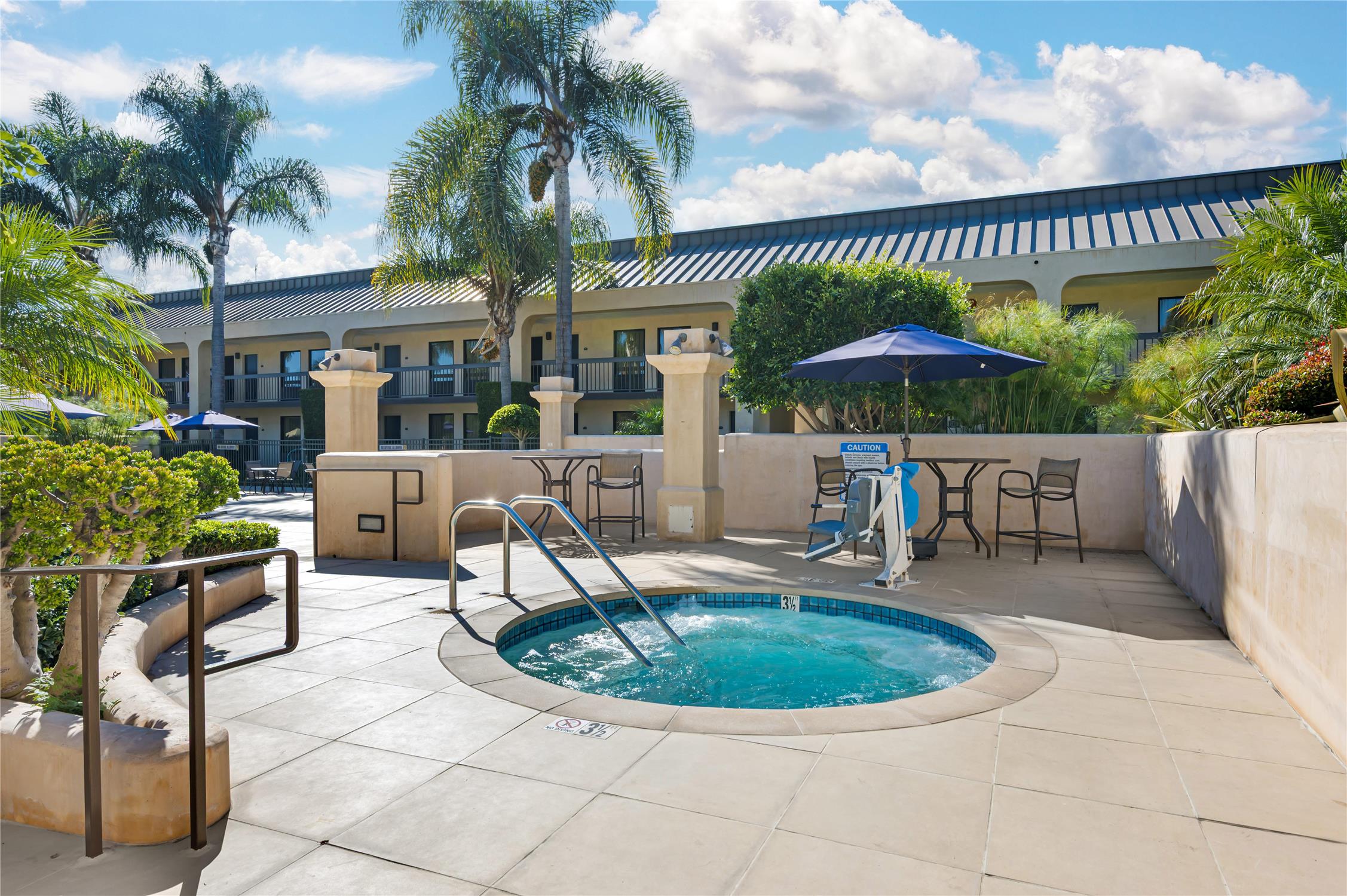 Best Western Plus South Coast Inn 33/72